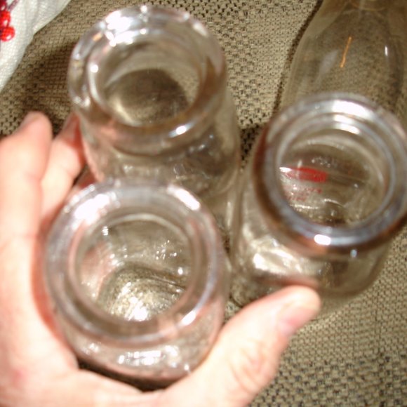 Bundle of 4 Vintage Half Pint Clear Glass Bottles No Lid - Meadow Gold Milk Plus - Picture 8 of 11